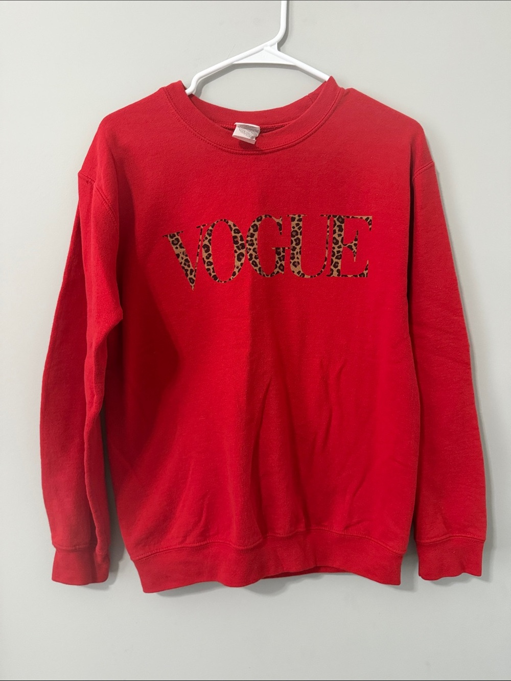 Gildan Red Crewneck Sweater with Leopard Print VOGUE Logo-Size Small